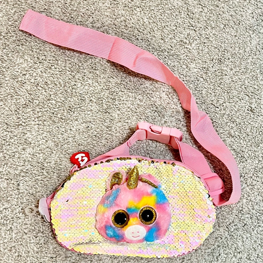 NWT. TY Beanie Boo. Reversible sequins. Fantasia Fannie pack. 9x5.5. Never used.